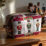 Bolsa de Maquillaje Acolchada "Merry Nutcracker"